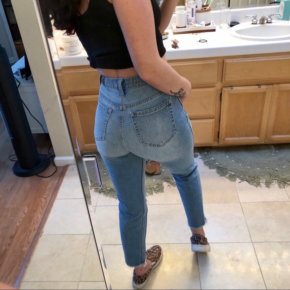 HOLLISTER - Ultra High Rise Mom Jean - Picture 8 of 8